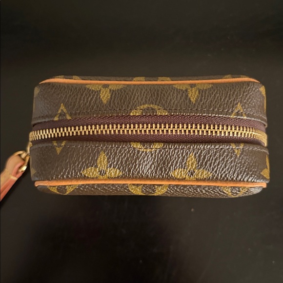 HOLIDAY SALE! Louis Vuitton Vintage Monogram Wapity Pouch - Picture 4 of 14
